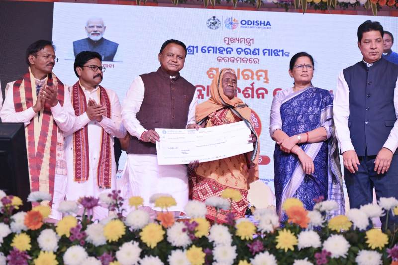 CM Majhi lays foundation stone for Nabarangpur medical college; vows equitable development across all districts