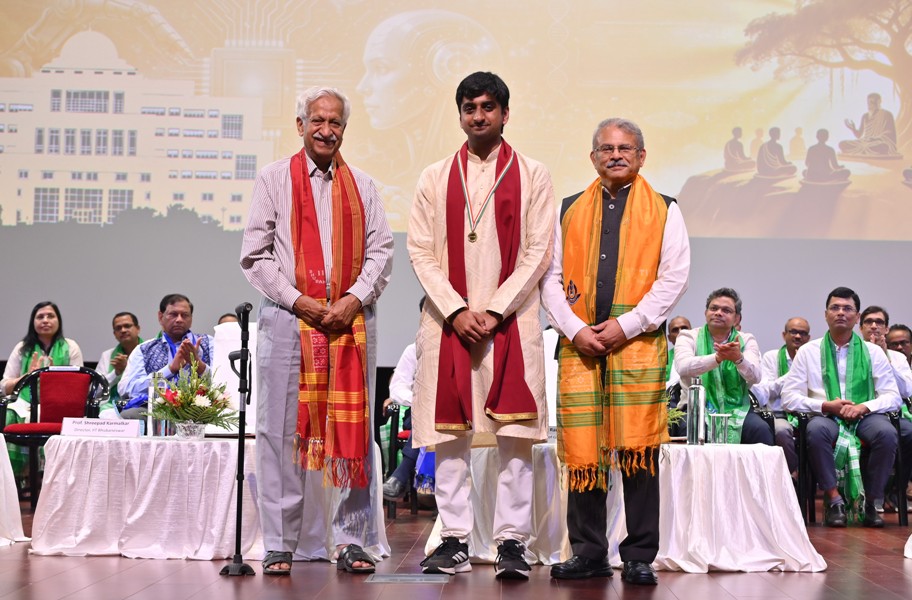 “Excellence is a commitment — whatever you do, do it well”: Prof. V. S. Ramamurthy inspires graduates at IIT Bhubaneswar’s 14th Convocation