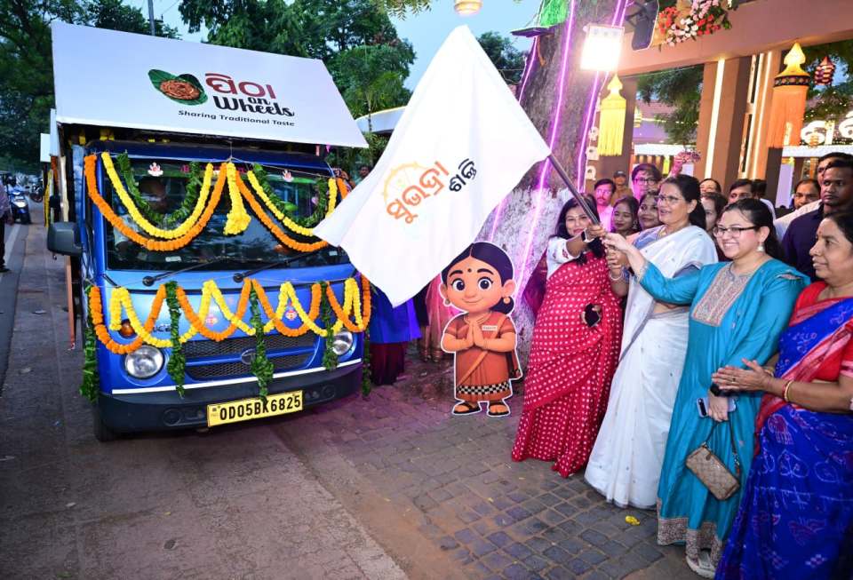 Mission Shakti’s ‘Peetha on Wheels’ brings Raja delights to doorsteps, boosts SHG livelihoods