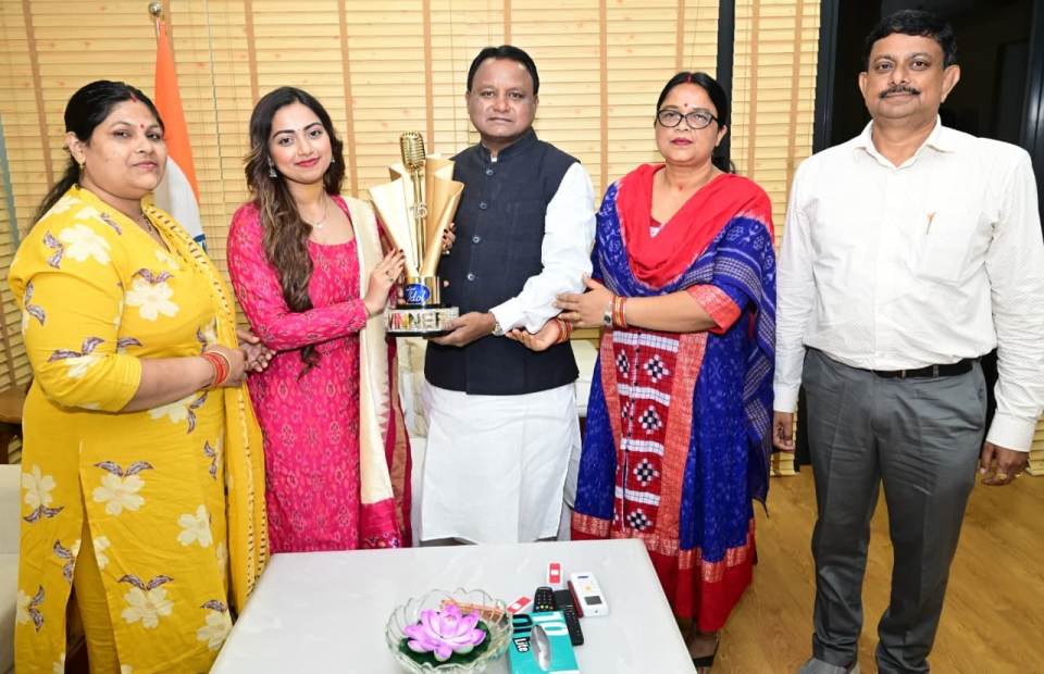 ‘Indian Idol’ champion Jyotirmayee Nayak honoured by Odisha CM, receives ₹5 lakh award for musical brilliance and social service