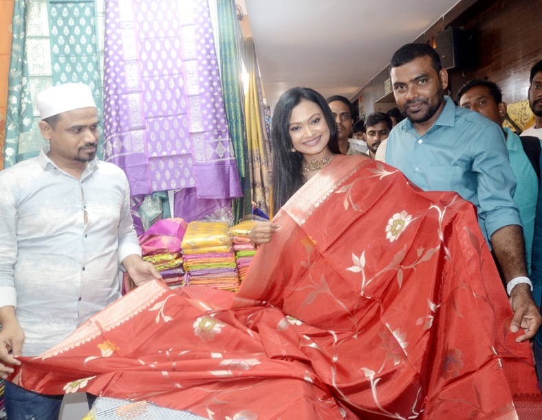 Silk India exhibition brings a vibrant tapestry of traditional weaves to Bhubaneswar
