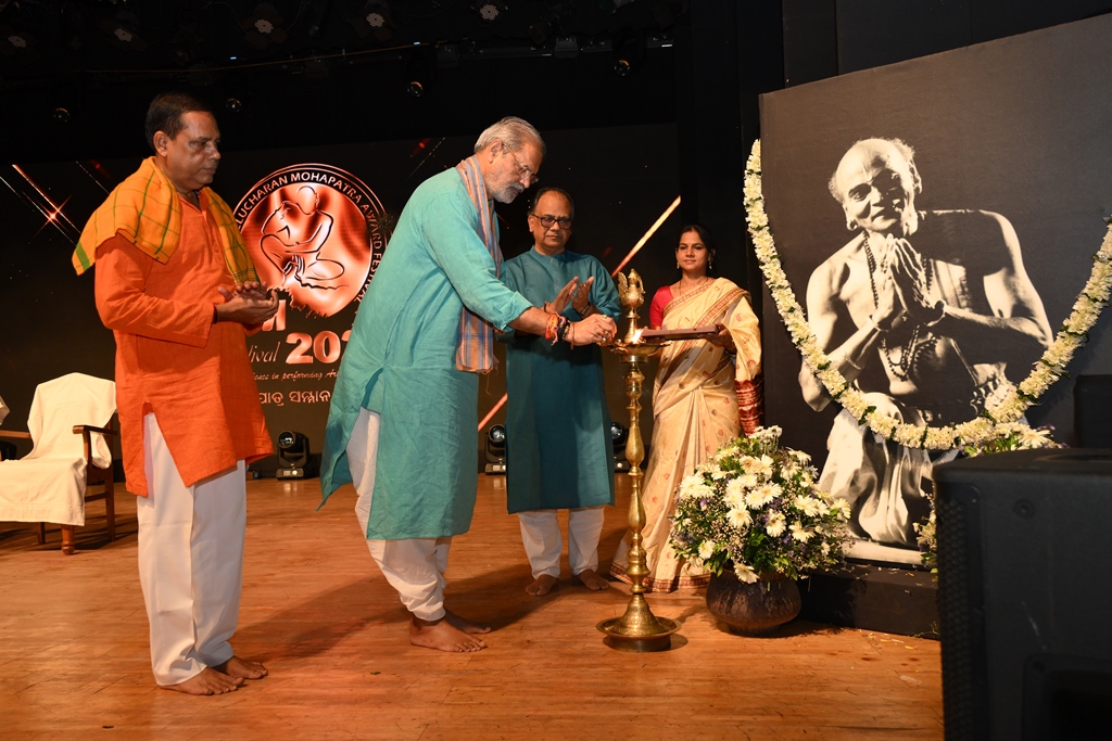 GKCM Award Festival ends with honours, ‘Maati’ winning applause