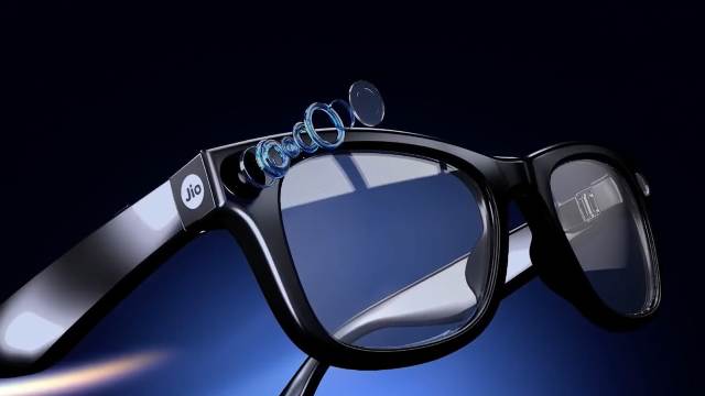 Jio AI Glasses put UPI payments, live cricket and language translation in the user’s sight