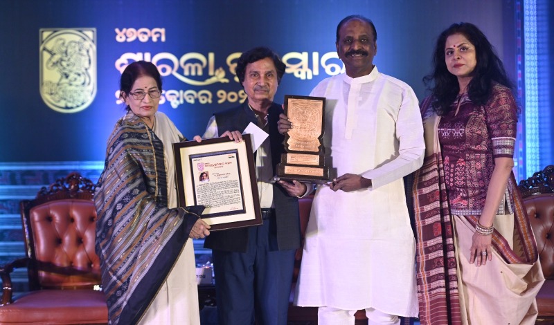 Sarala Puraskar honours Ashutosh Parida for poetry that bridges science and human memory